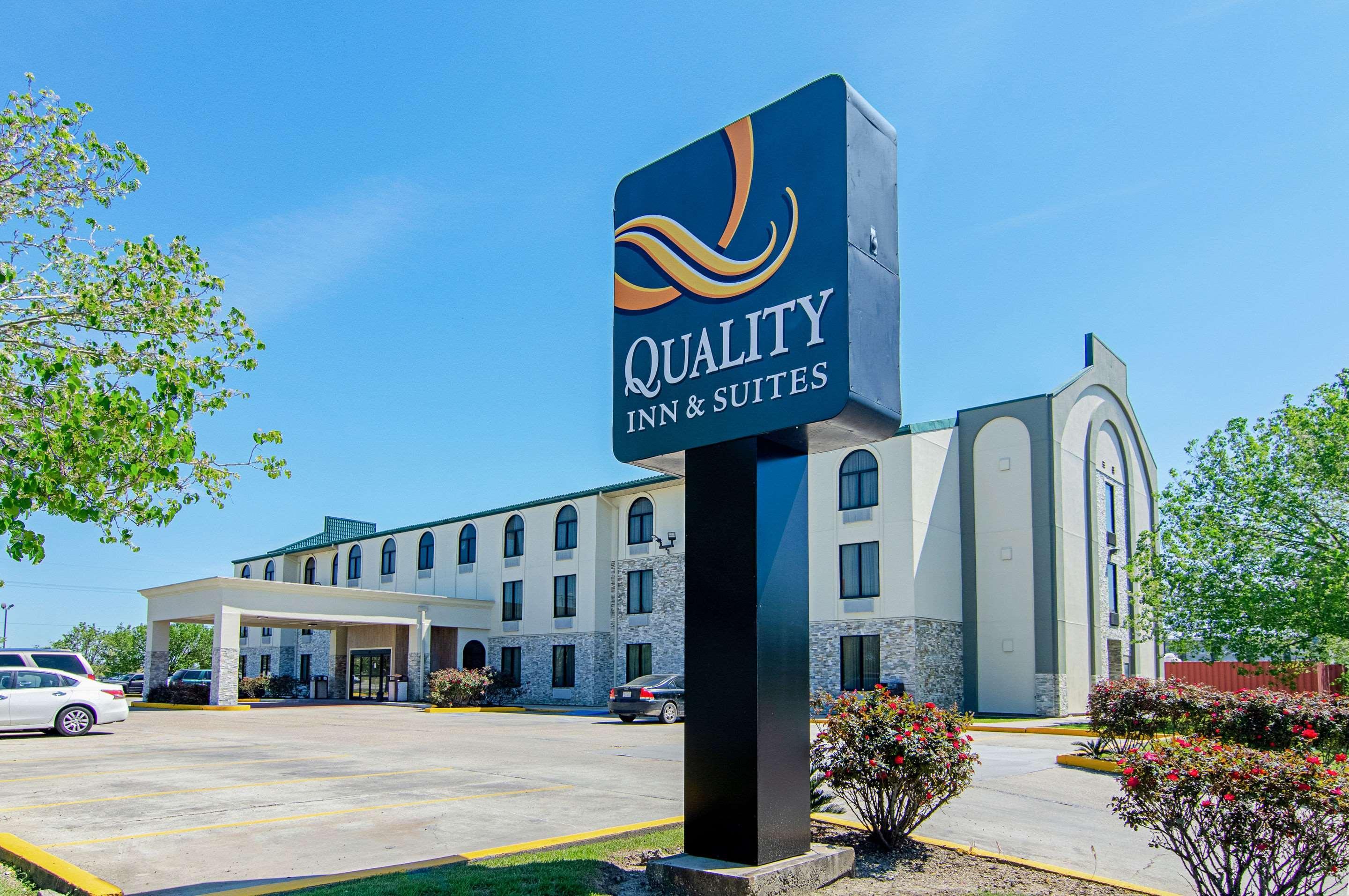 Quality Inn & Suites Near Tanger Outlet Mall Gonzales Exterior photo