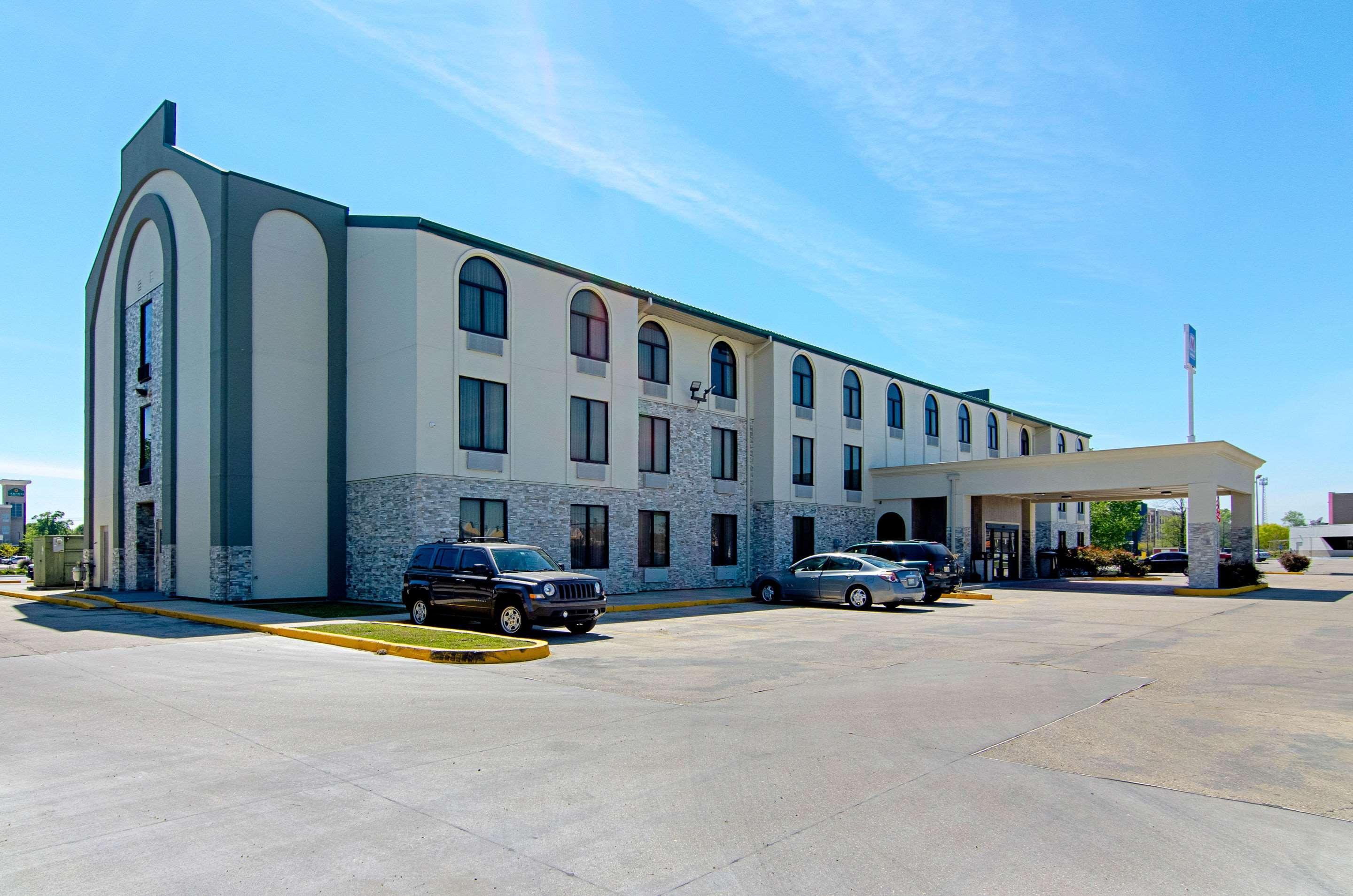 Quality Inn & Suites Near Tanger Outlet Mall Gonzales Exterior photo