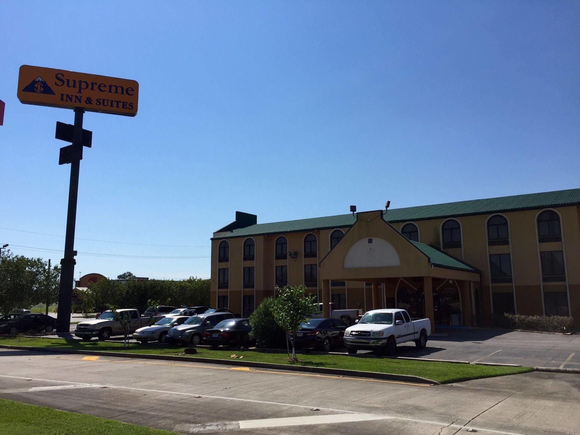 Quality Inn & Suites Near Tanger Outlet Mall Gonzales Exterior photo